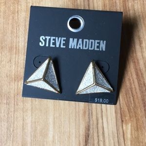 NWT Steve Madden earrings (defect)